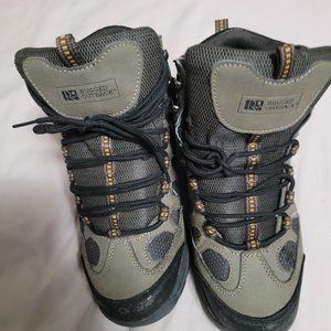 Gently used men US size 6.5  Rugged Outback